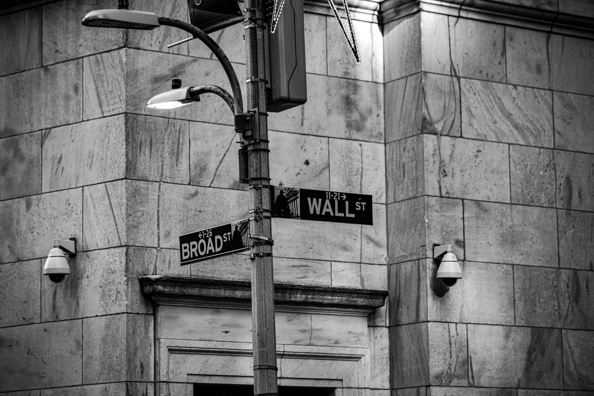  wall st. street sign
