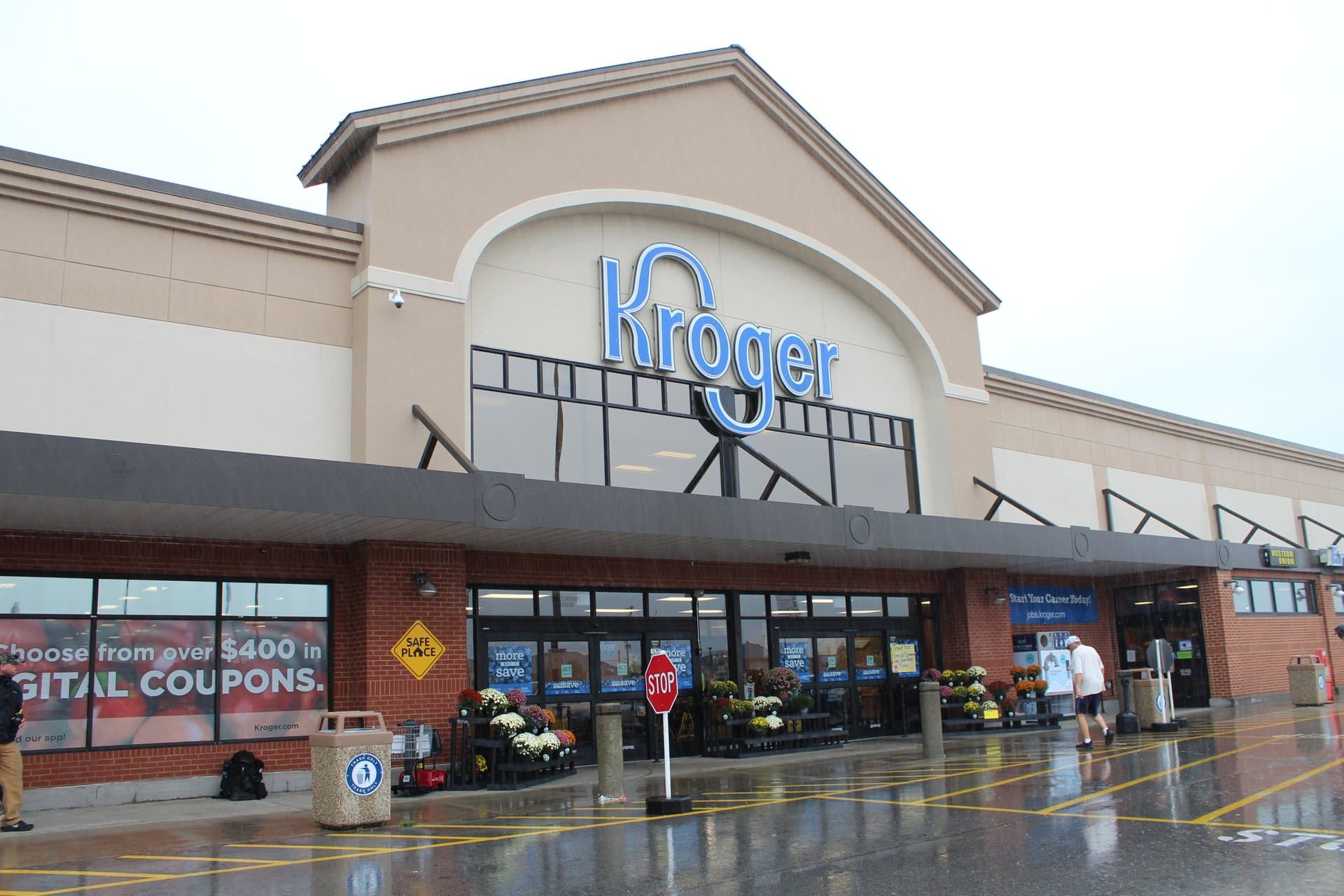 an entrance to Kroger groceries
