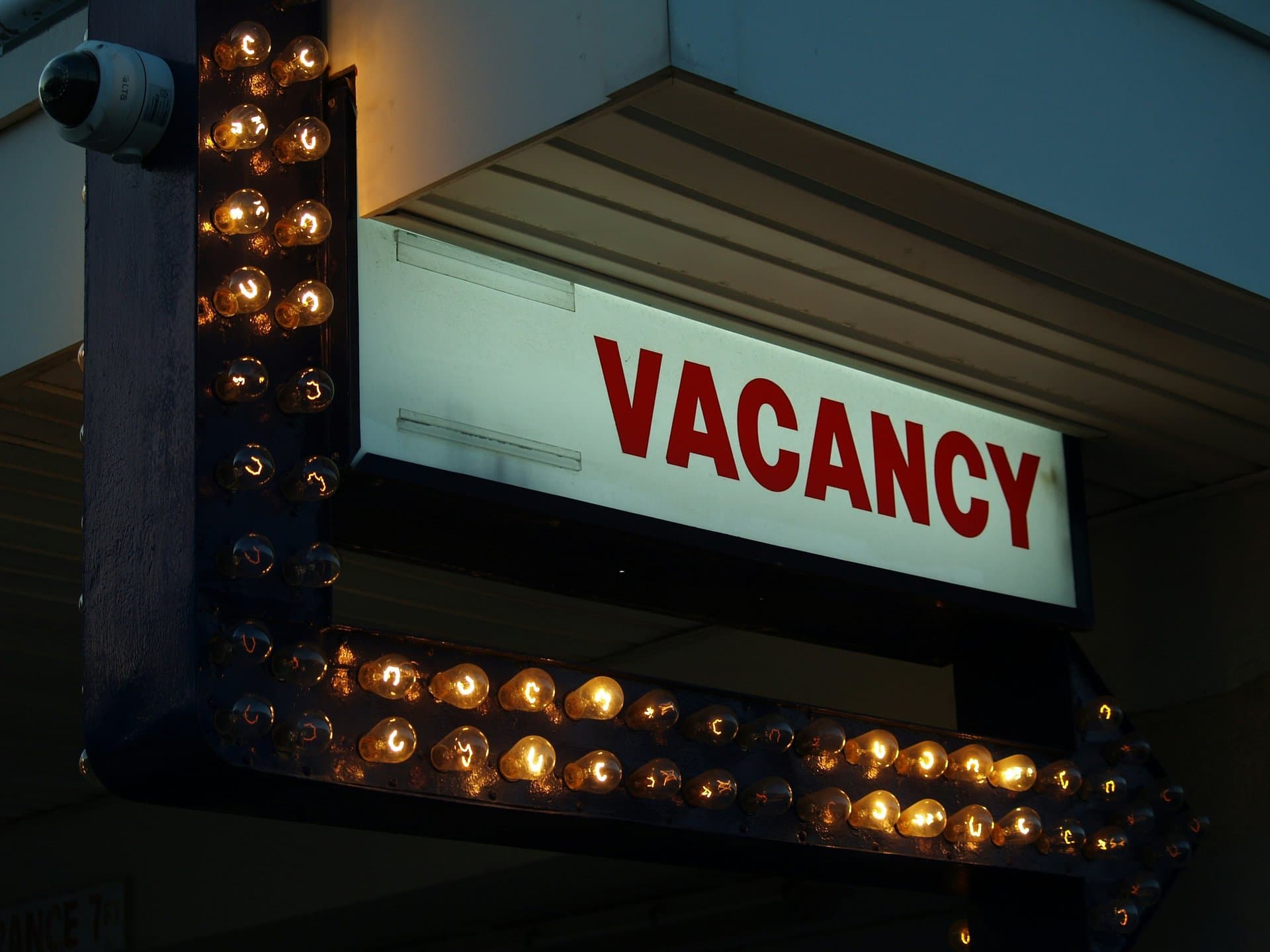 a vacancy neon board