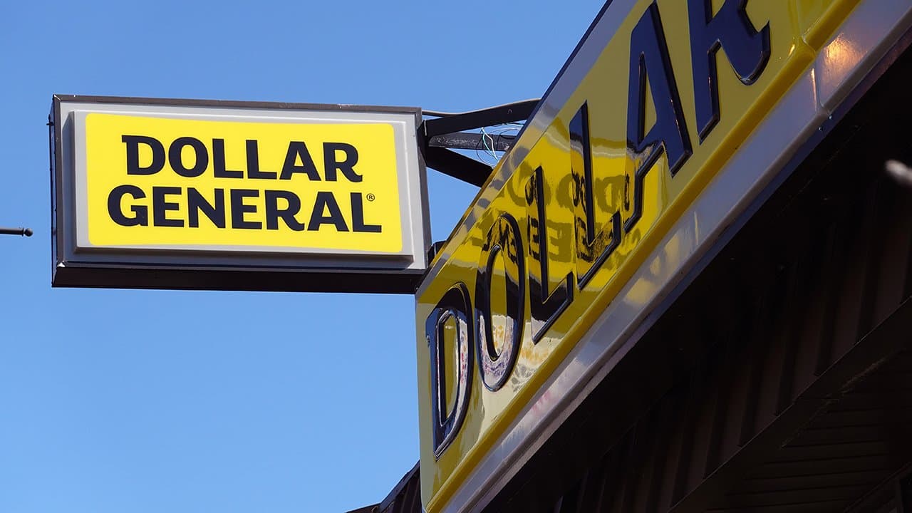 a dollar general sign board