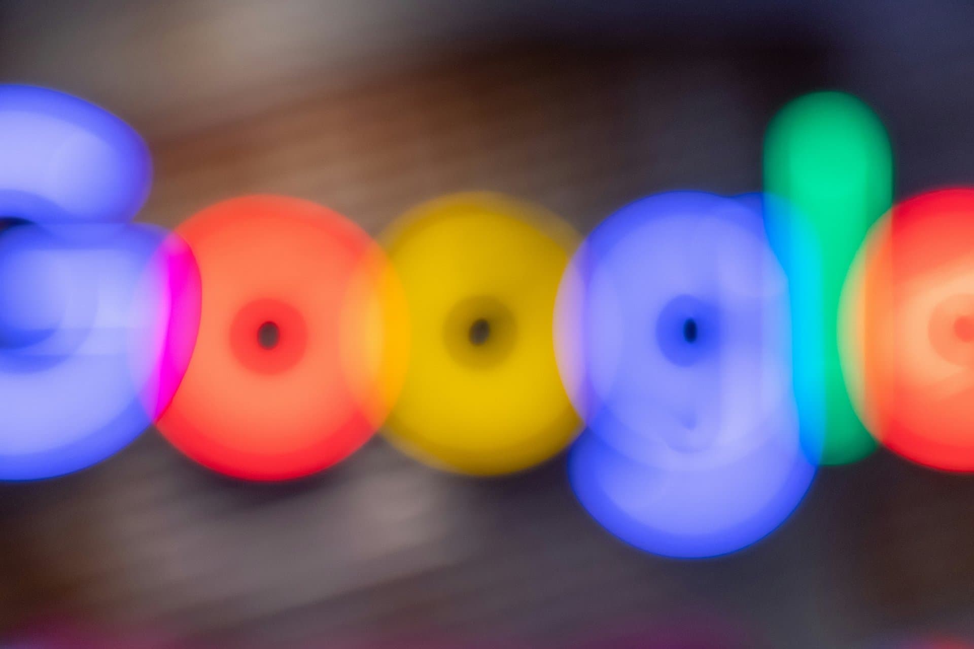 out of focus Google logo