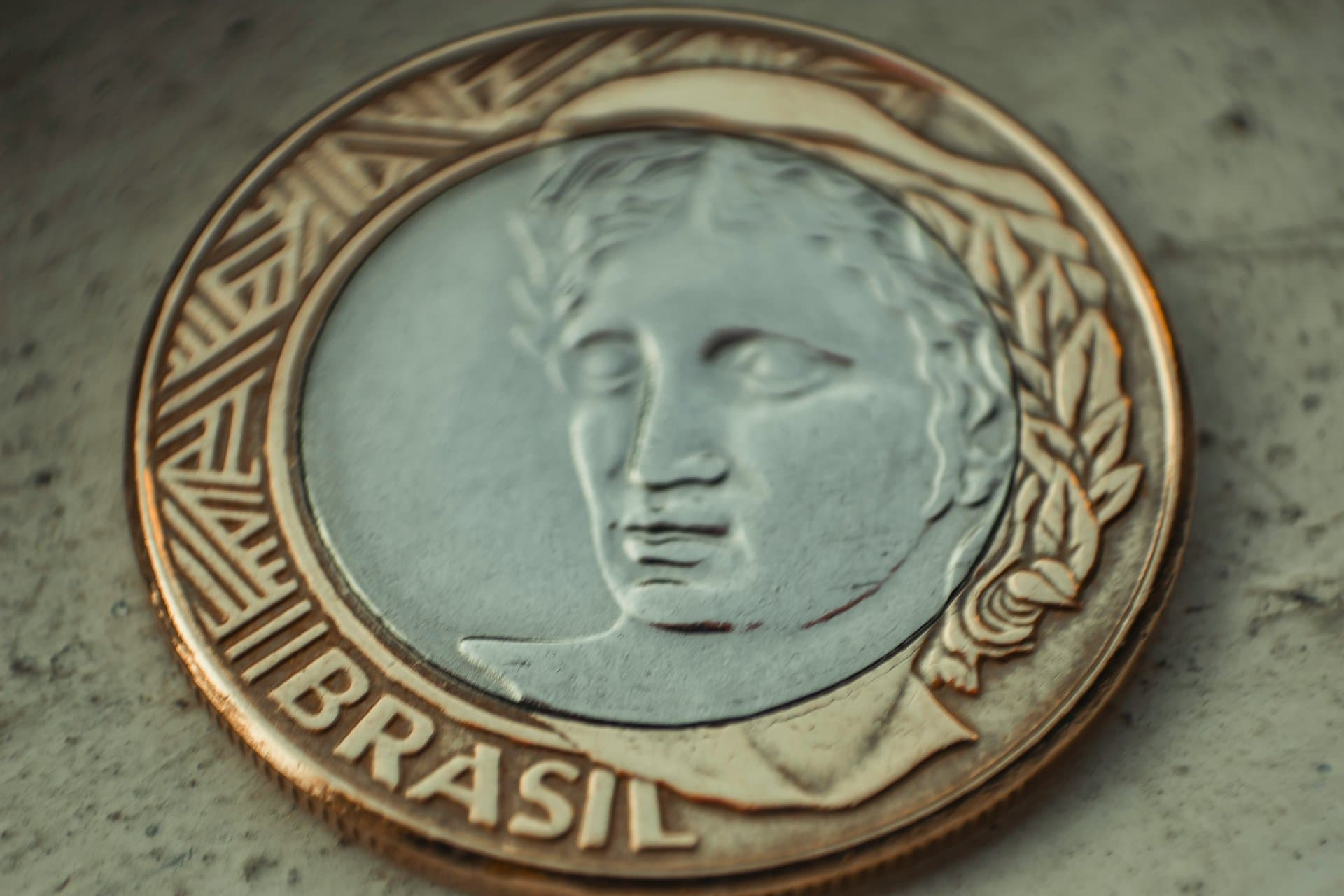 a coin with brasil on it
