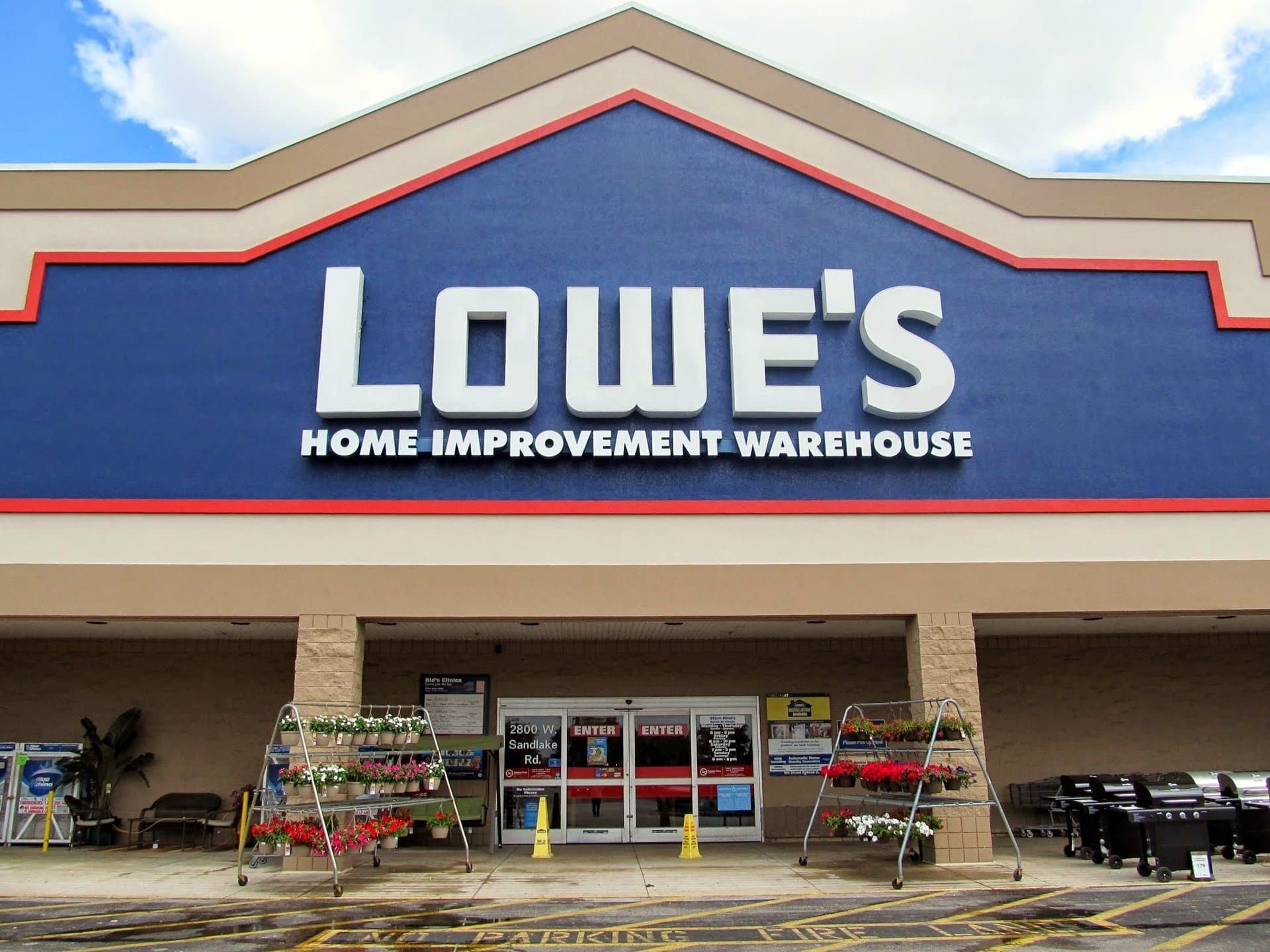 Lowe's Outlet Building