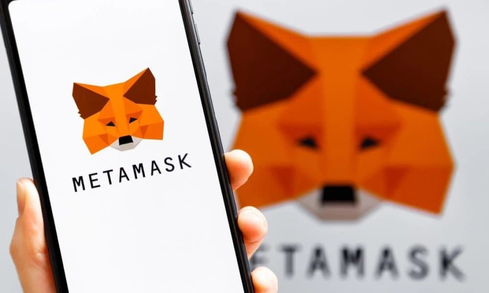 metmask logo on smartphone screen