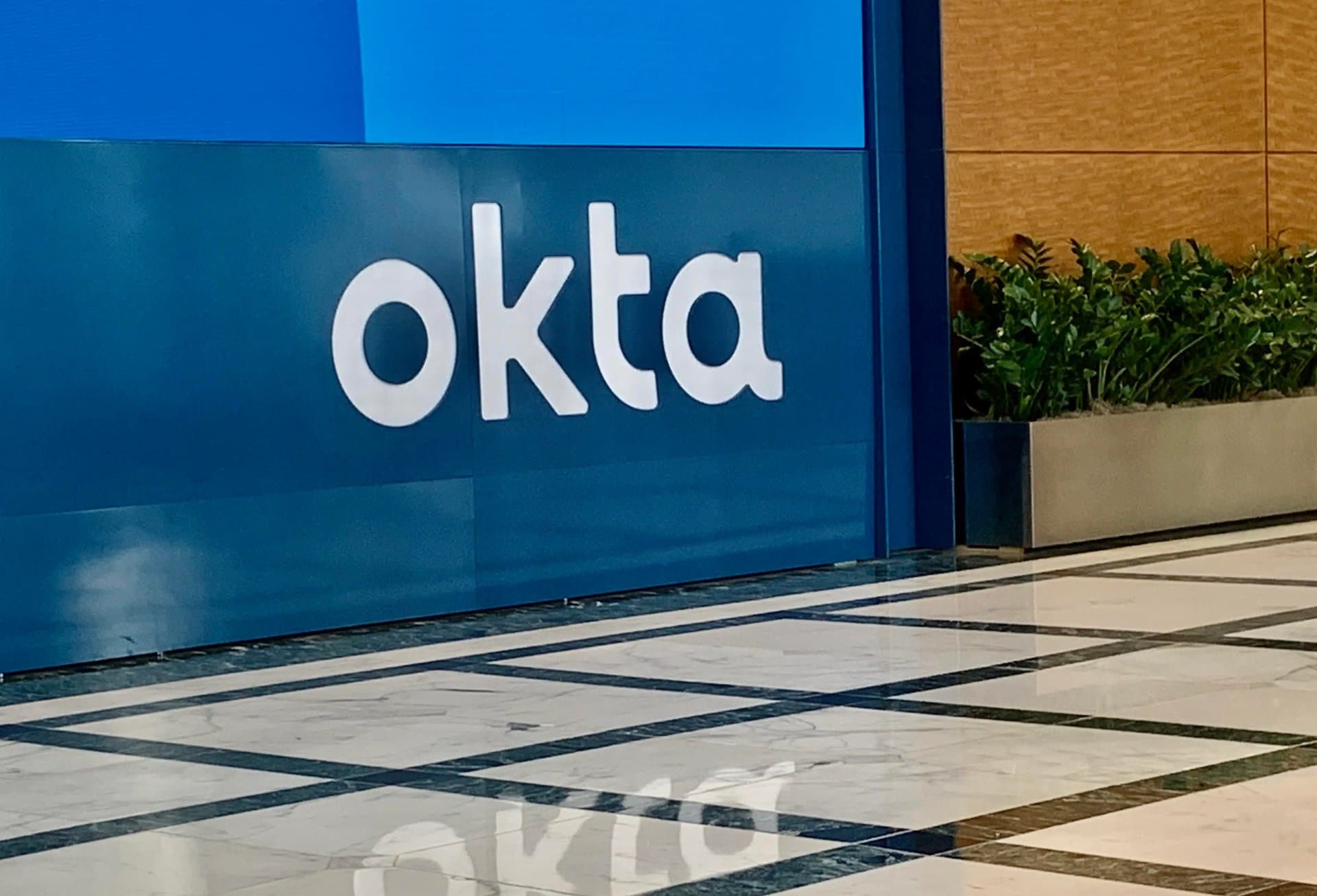 okta logo
