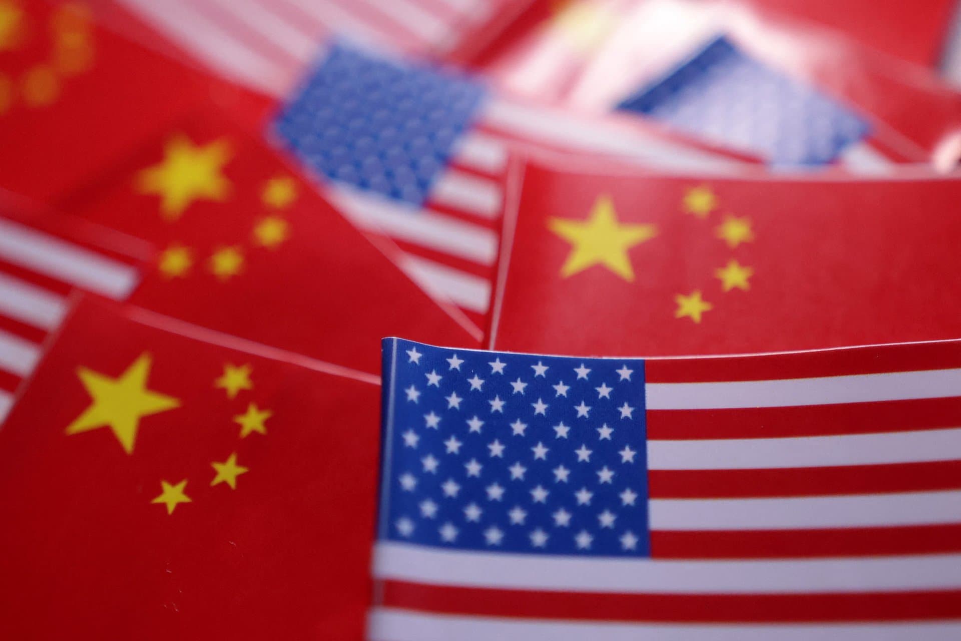 the US and China flags