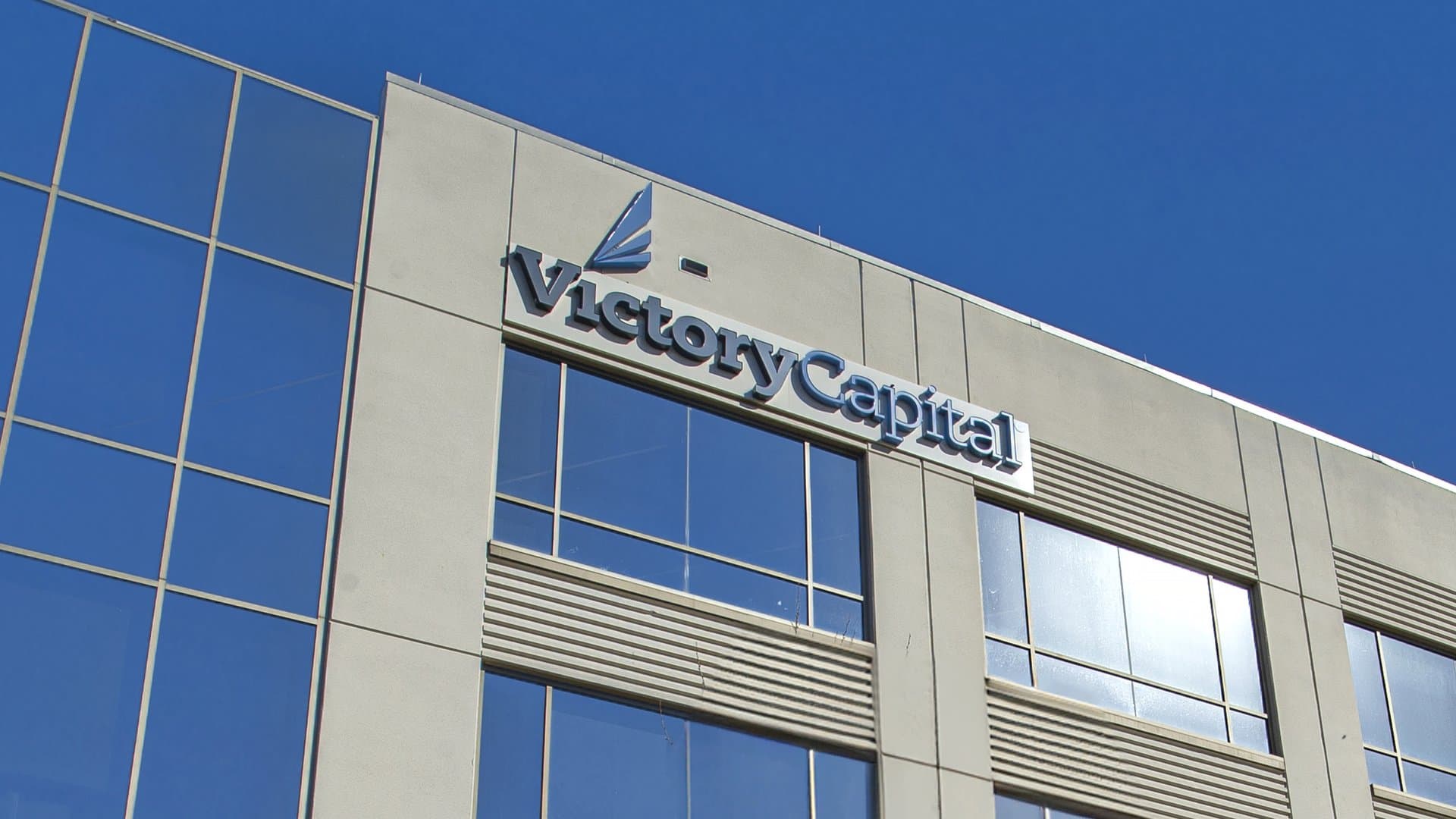 Victory Capital logo