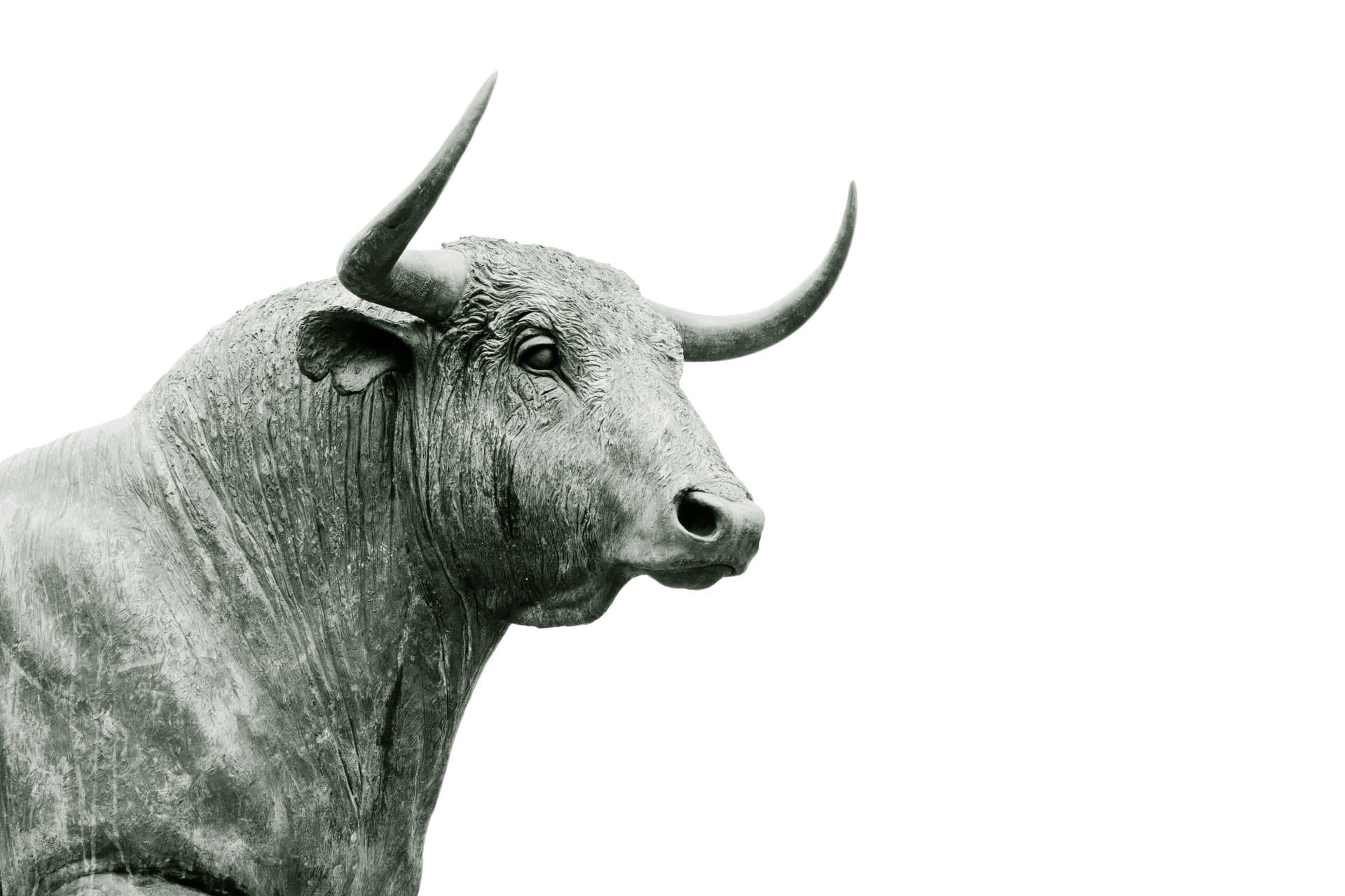 a statue of a bulls head
